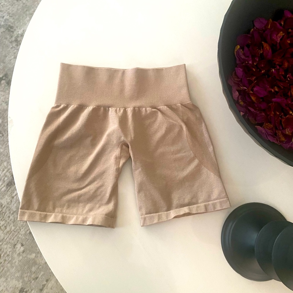 NVGTN High waist contour shorts